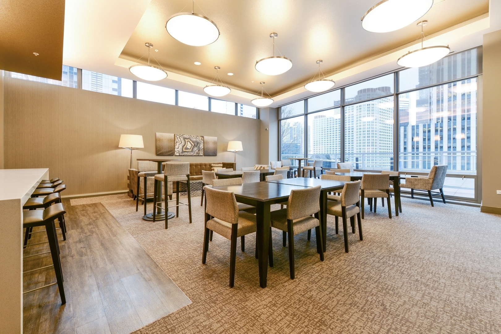 Chicago, Illinois 60611, United States, 2 Bedrooms Bedrooms, ,2 BathroomsBathrooms,Residential,Active,236415