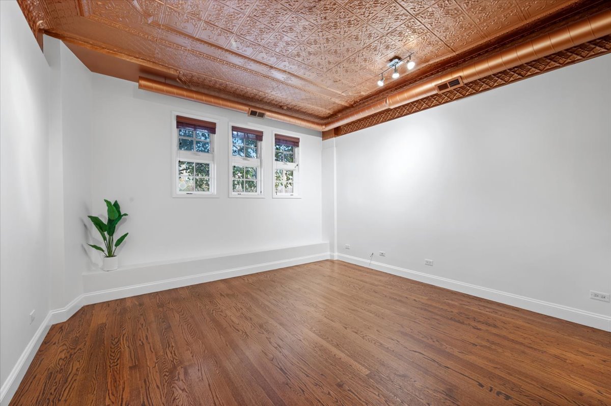 3212 N RAVENSWOOD Avenue 1