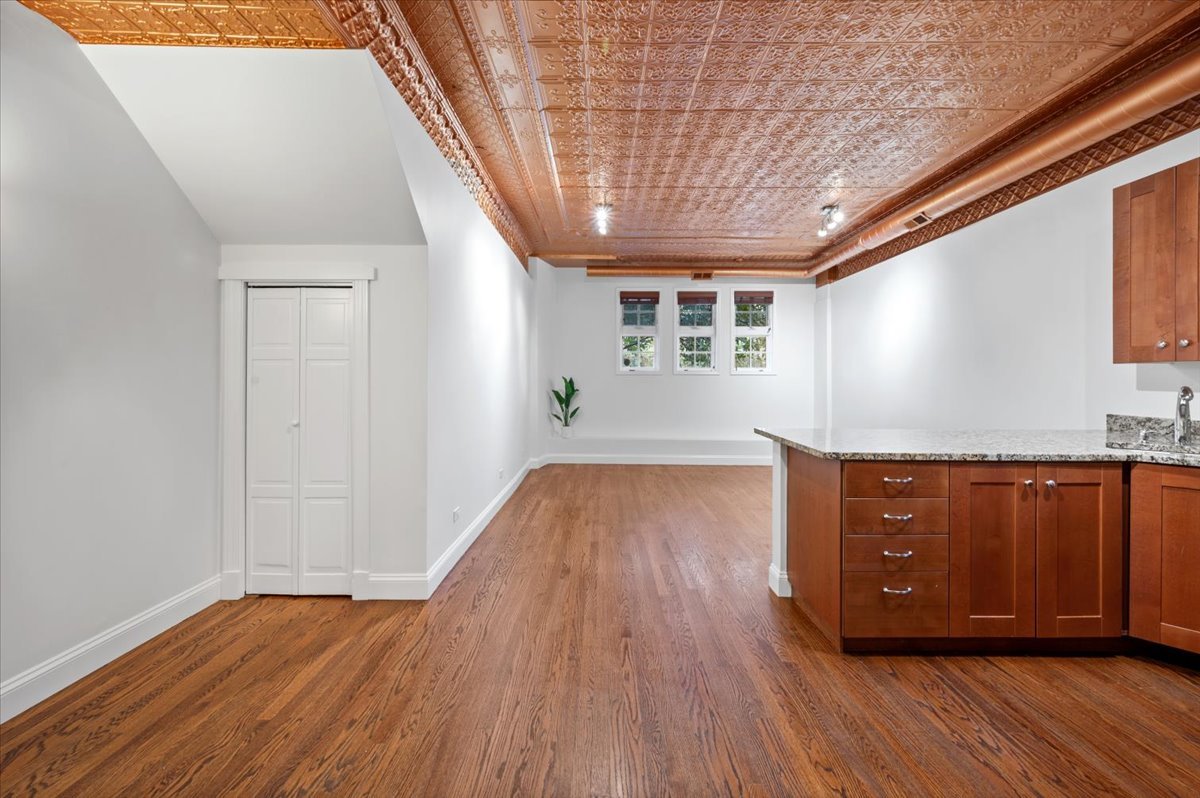 3212 N RAVENSWOOD Avenue 1