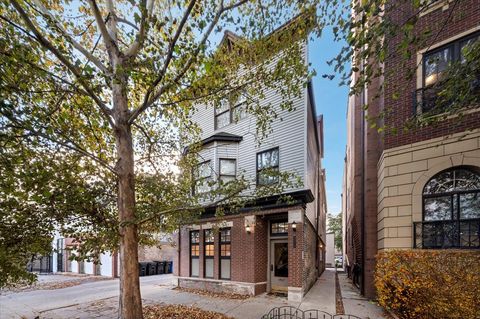 3212 N RAVENSWOOD Avenue 1 Chicago IL 60657