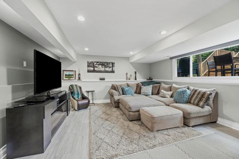 Tiny photo for 130 S Elm Tree Lane, Elmhurst, IL 60126 (MLS # 12453636)