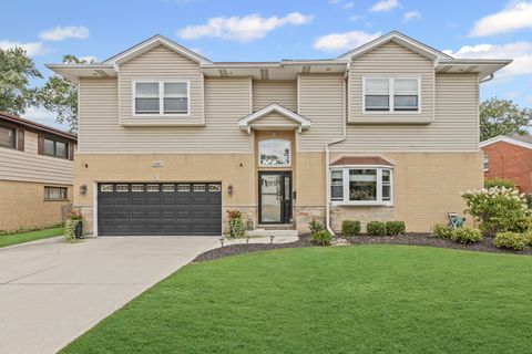 Photo of 130 S Elm Tree Lane, Elmhurst, IL 60126 (MLS # 12453636)