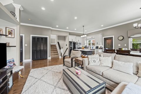 Tiny photo for 130 S Elm Tree Lane, Elmhurst, IL 60126 (MLS # 12453636)