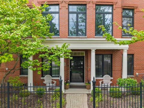 Tiny photo for 2048 Valor Court, Glenview, IL 60026 (MLS # 12630917)