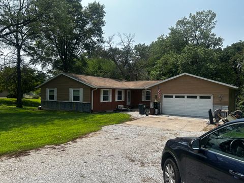 Photo of 5 Valley View Drive, Blue Grass, IA 52726 (MLS # 12582923)