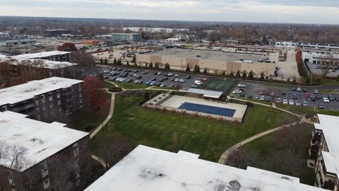 Tiny photo for 1321 S Finley Road #105, Lombard, IL 60148 (MLS # 12523198)