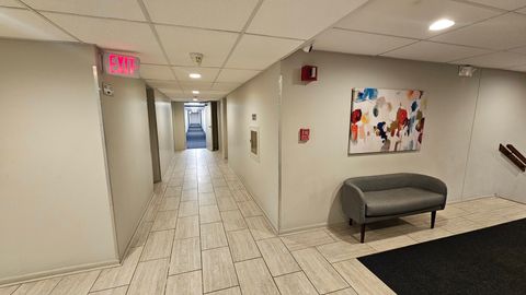 Tiny photo for 1321 S Finley Road #105, Lombard, IL 60148 (MLS # 12523198)