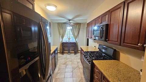 Tiny photo for 1321 S Finley Road #105, Lombard, IL 60148 (MLS # 12523198)