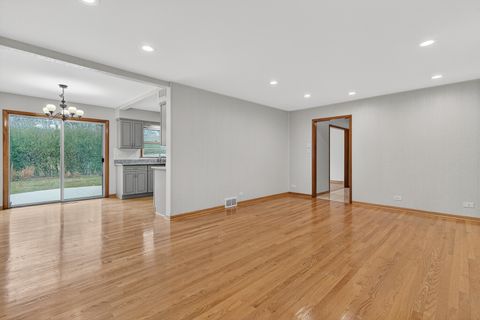 Tiny photo for 7245 N Kostner Avenue, Lincolnwood, IL 60712 (MLS # 12523627)