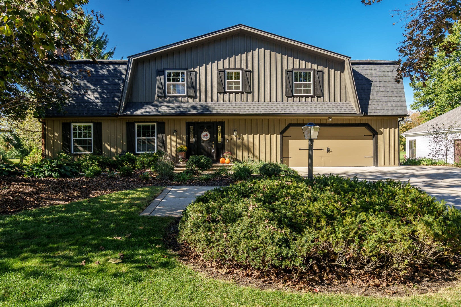 1158 ROXBURY Road
