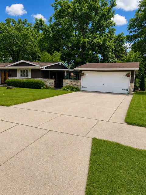 Tiny photo for 2805 Wall Avenue, Waukegan, IL 60087 (MLS # 12699491)