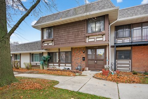 Photo of 5525 Pebblebeach Drive, Hanover Park, IL 60133 (MLS # 12514565)