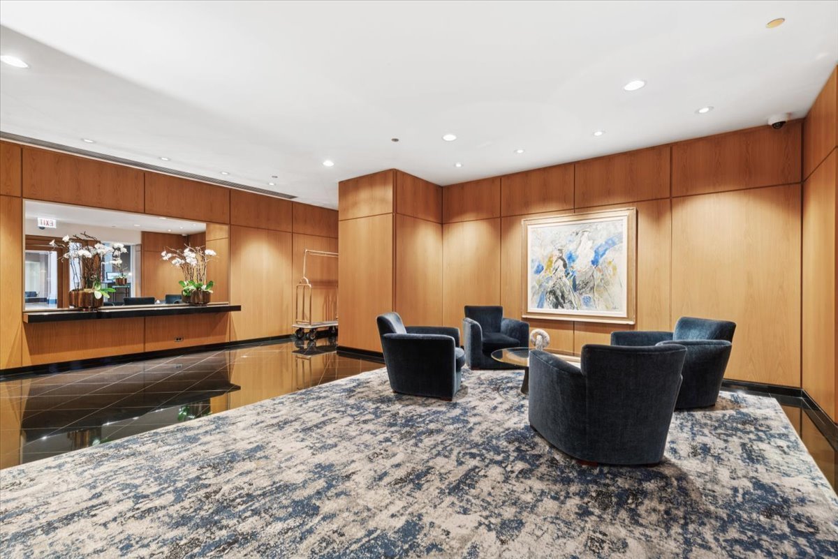 680 N Lake Shore Drive 1109