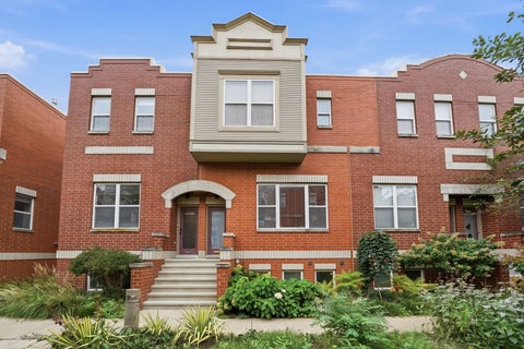 Photo of 3645 W Cornelia Avenue #B, Chicago, IL 60618 (MLS # 12775763)