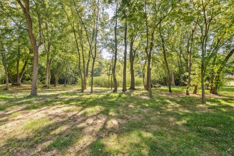 Tiny photo for 25455 W Greenview Avenue W, Antioch, IL 60002 (MLS # 12500101)