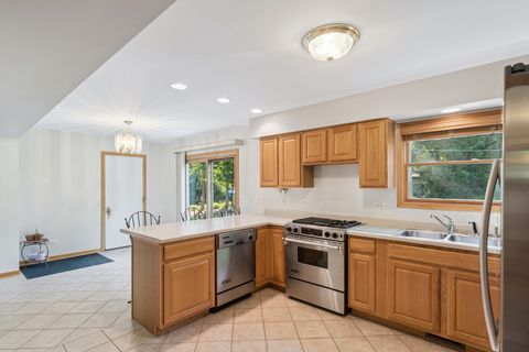 Tiny photo for 25455 W Greenview Avenue W, Antioch, IL 60002 (MLS # 12500101)