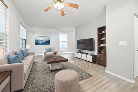 Tiny photo for 1462 Legacy Drive #315-4, DeKalb, IL 60115 (MLS # 12537881)