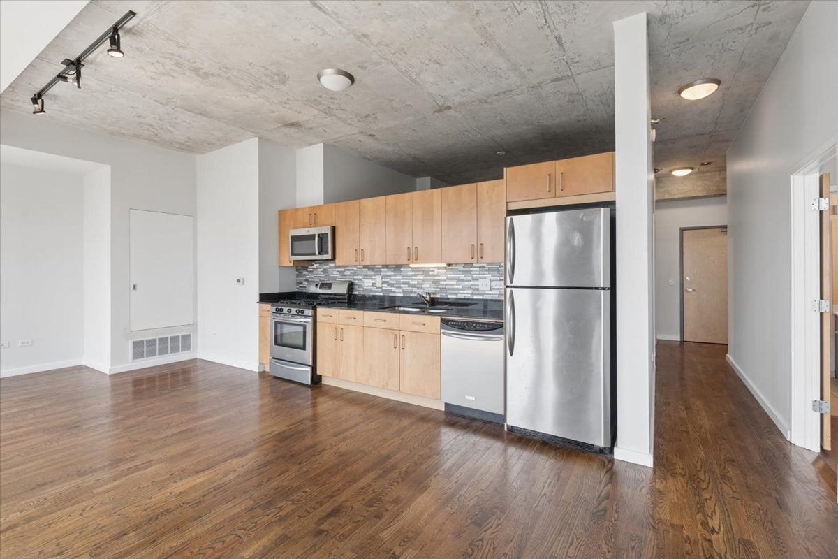 1620 S Michigan Avenue 606