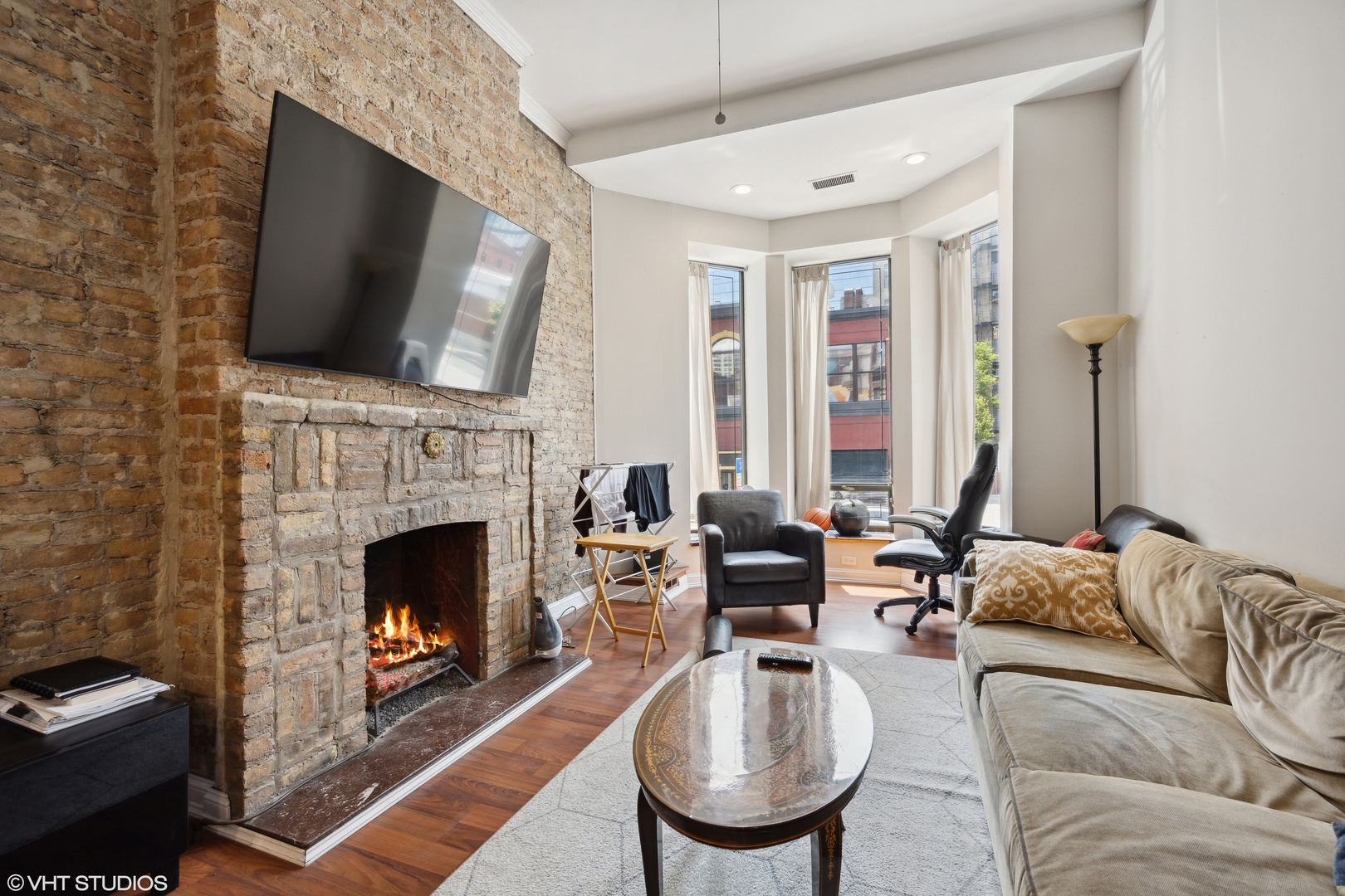 116 W Grand Avenue 2