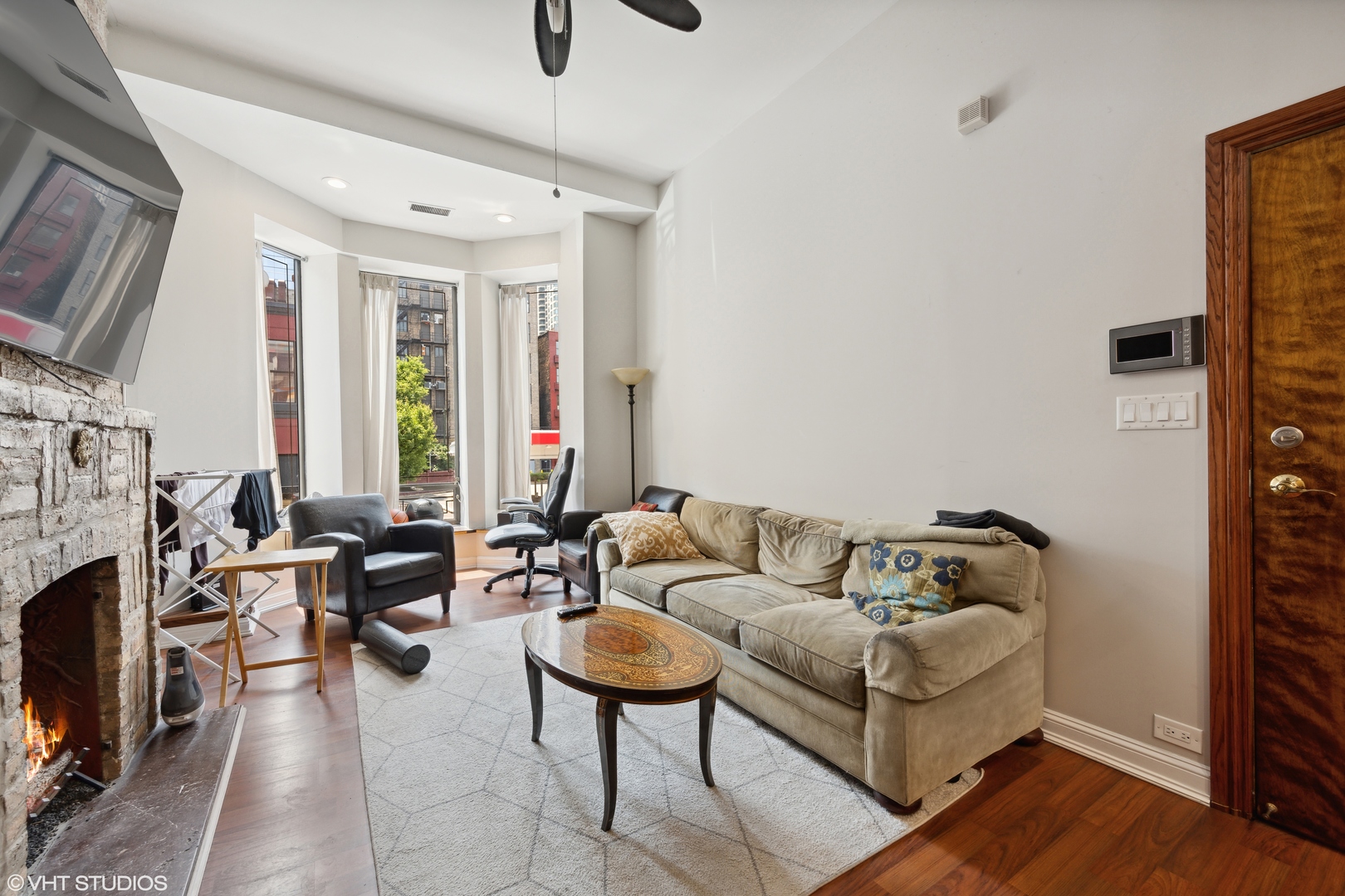 116 W Grand Avenue 2
