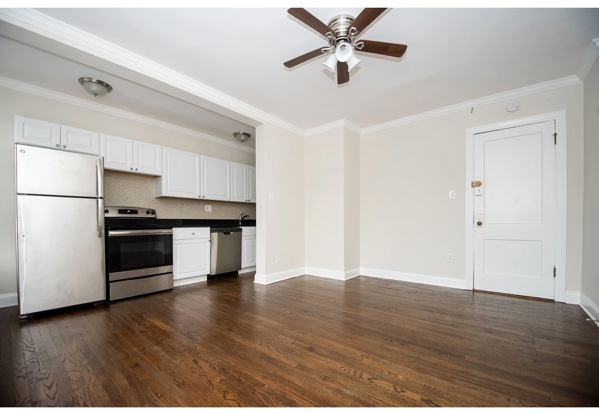 3345 N Marshfield Avenue 205