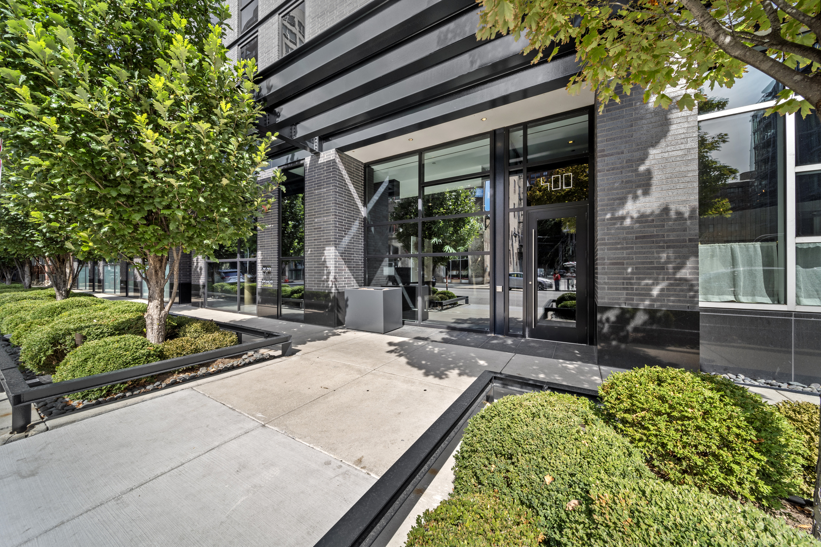 400 W Huron Street 1001