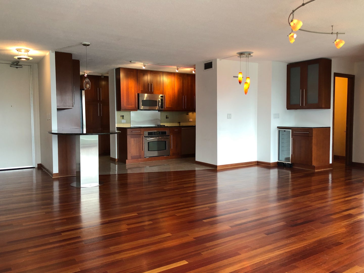 330 W Diversey Parkway 807-809