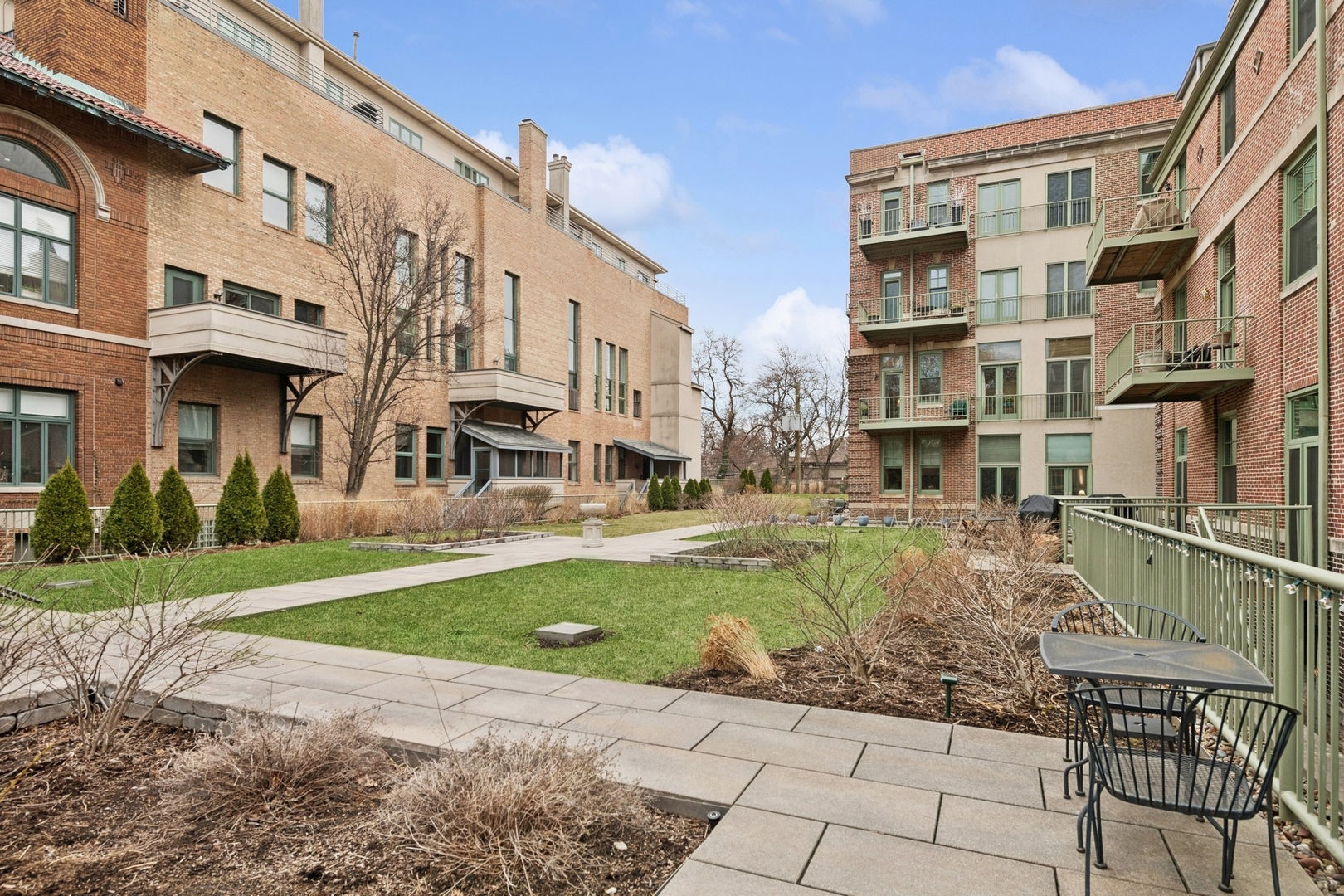 156 N Oak Park Avenue 2H