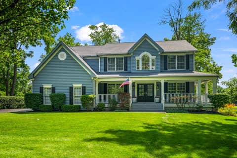 Photo of 2733 N ELM Lane, Arlington Heights, IL 60004 (MLS # 12690885)