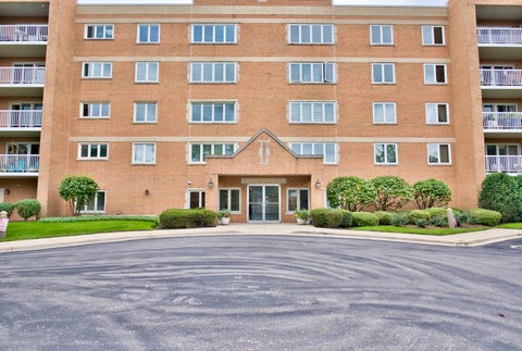 Photo of 7450 N Waukegan Road #404, Niles, IL 60714 (MLS # 12763317)
