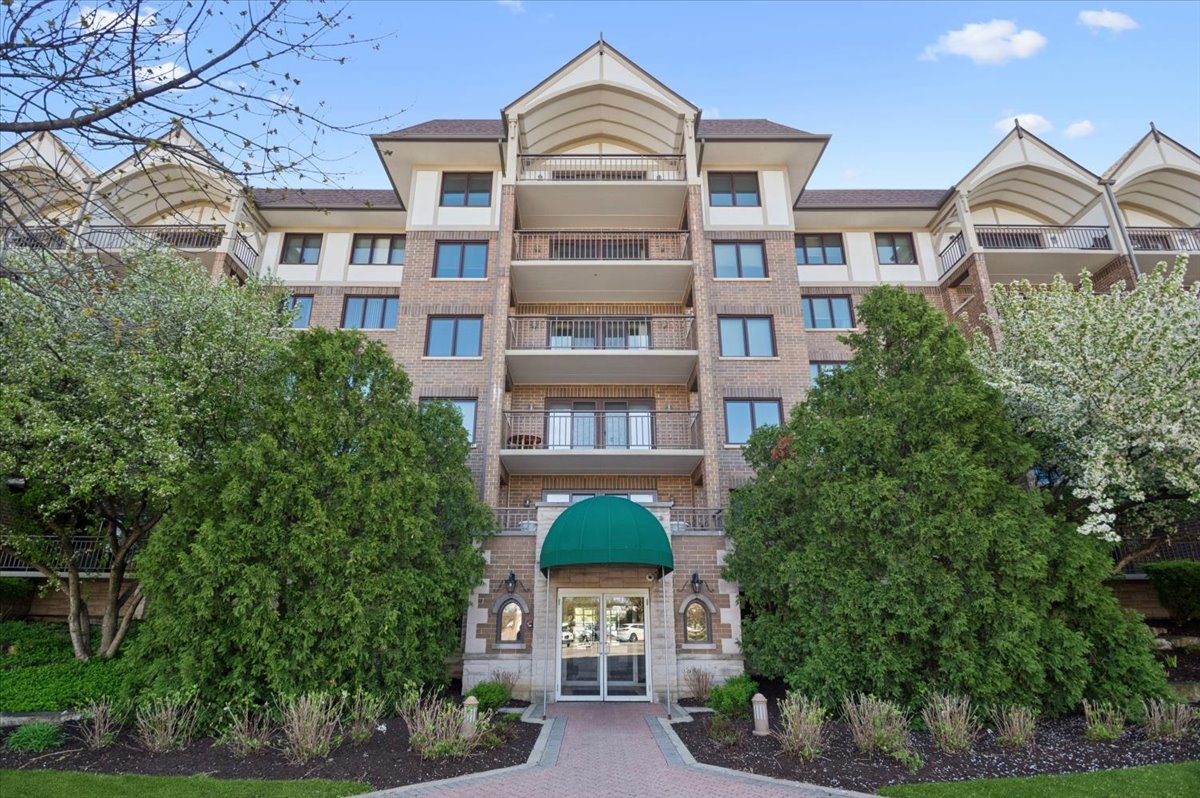 15 S Pine Street 604A