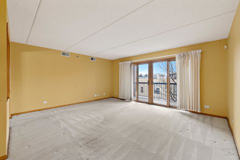 Tiny photo for 6755 N Milwaukee Avenue #303, Niles, IL 60714 (MLS # 12581386)