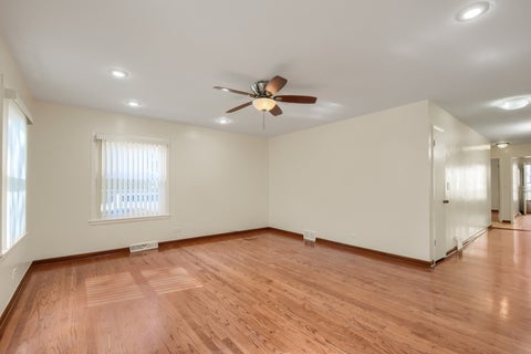 Tiny photo for 1930 W Birchwood Avenue #1, Chicago, IL 60626 (MLS # 12770524)