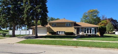 Photo of 1586 Marshall Drive, Des Plaines, IL 60018 (MLS # 12788441)
