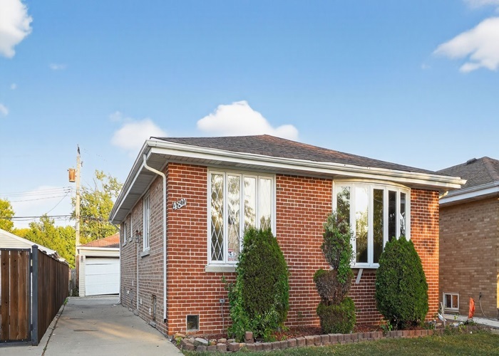 4821 N Mont Clare Avenue