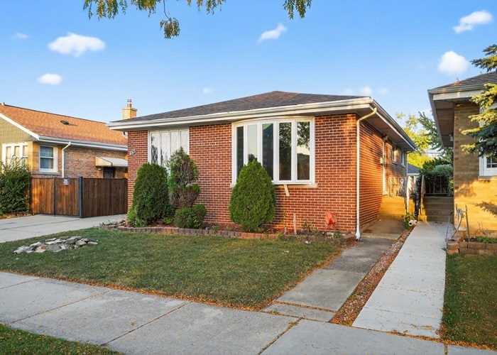 4821 N Mont Clare Avenue