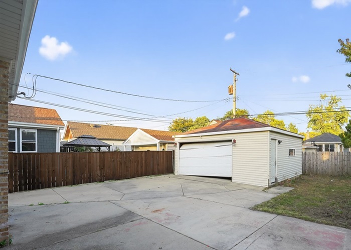 4821 N Mont Clare Avenue