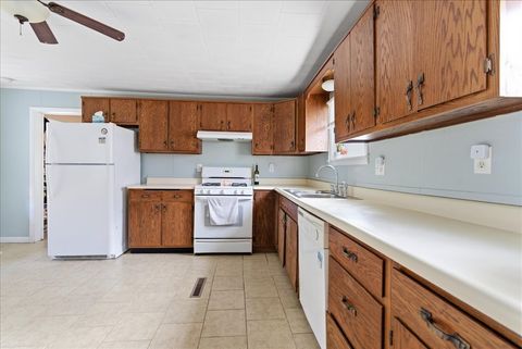 Tiny photo for 205 E Oak Street, Fairbury, IL 61739 (MLS # 12573755)