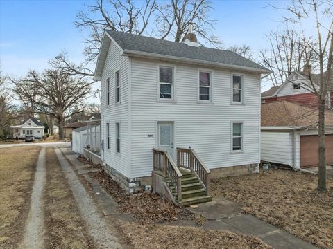 Photo of 205 E Oak Street, Fairbury, IL 61739 (MLS # 12573755)