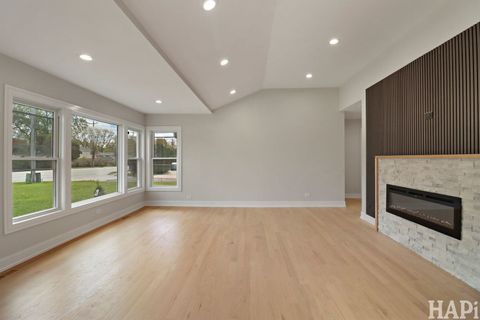 Tiny photo for 1100 N Hicks Road, Palatine, IL 60067 (MLS # 12622904)