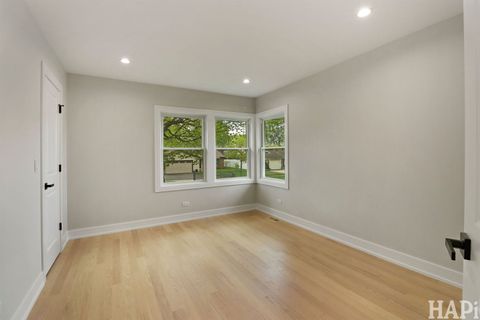 Tiny photo for 1100 N Hicks Road, Palatine, IL 60067 (MLS # 12622904)