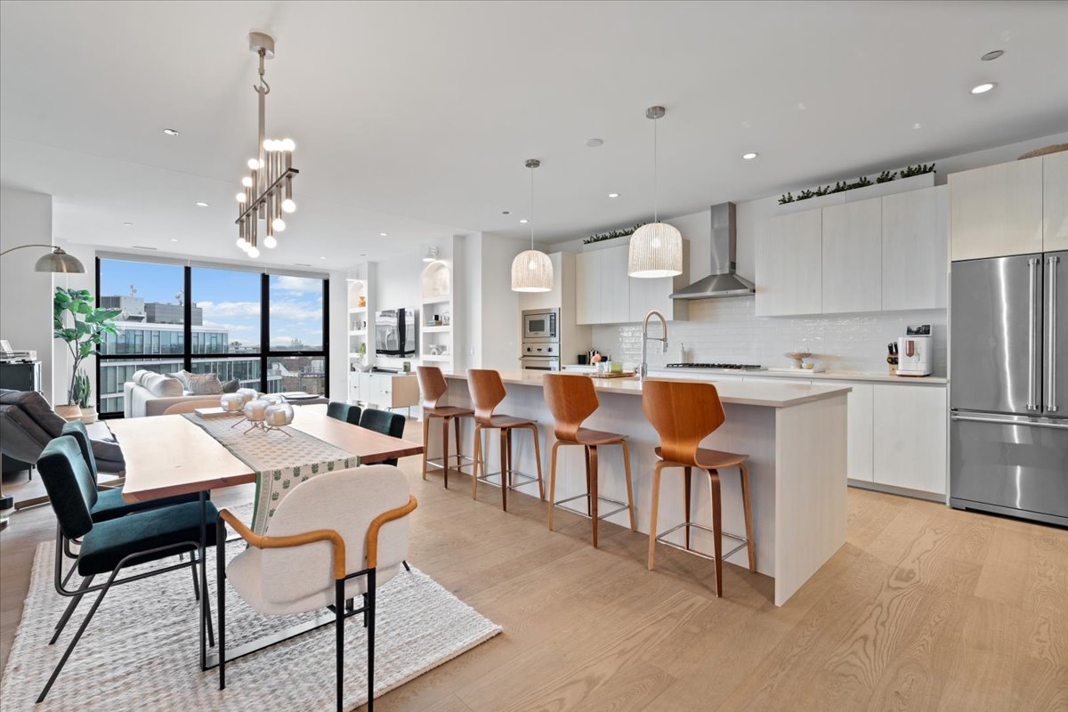 1648 W Division Street 603
