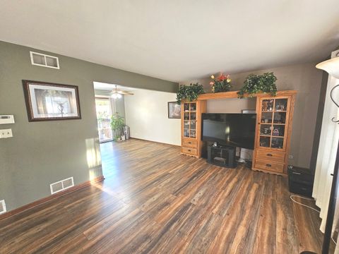 Tiny photo for 424 Greenview Drive, Park City, IL 60085 (MLS # 12481593)