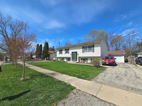 Tiny photo for 424 Greenview Drive, Park City, IL 60085 (MLS # 12481593)