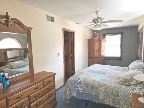 Tiny photo for 424 Greenview Drive, Park City, IL 60085 (MLS # 12481593)