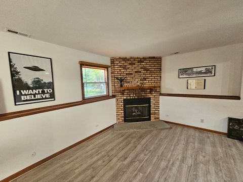 Tiny photo for 424 Greenview Drive, Park City, IL 60085 (MLS # 12481593)