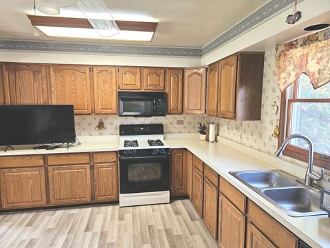 Tiny photo for 424 Greenview Drive, Park City, IL 60085 (MLS # 12481593)