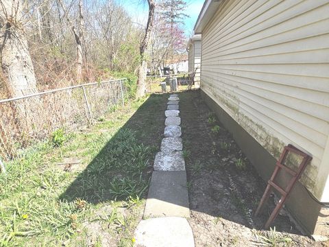 Tiny photo for 424 Greenview Drive, Park City, IL 60085 (MLS # 12481593)
