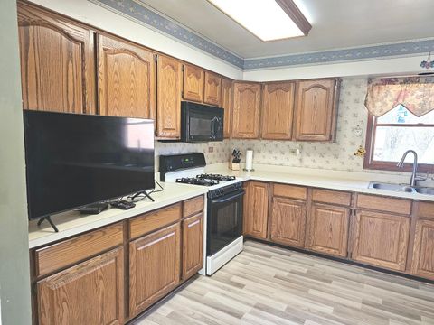 Tiny photo for 424 Greenview Drive, Park City, IL 60085 (MLS # 12481593)
