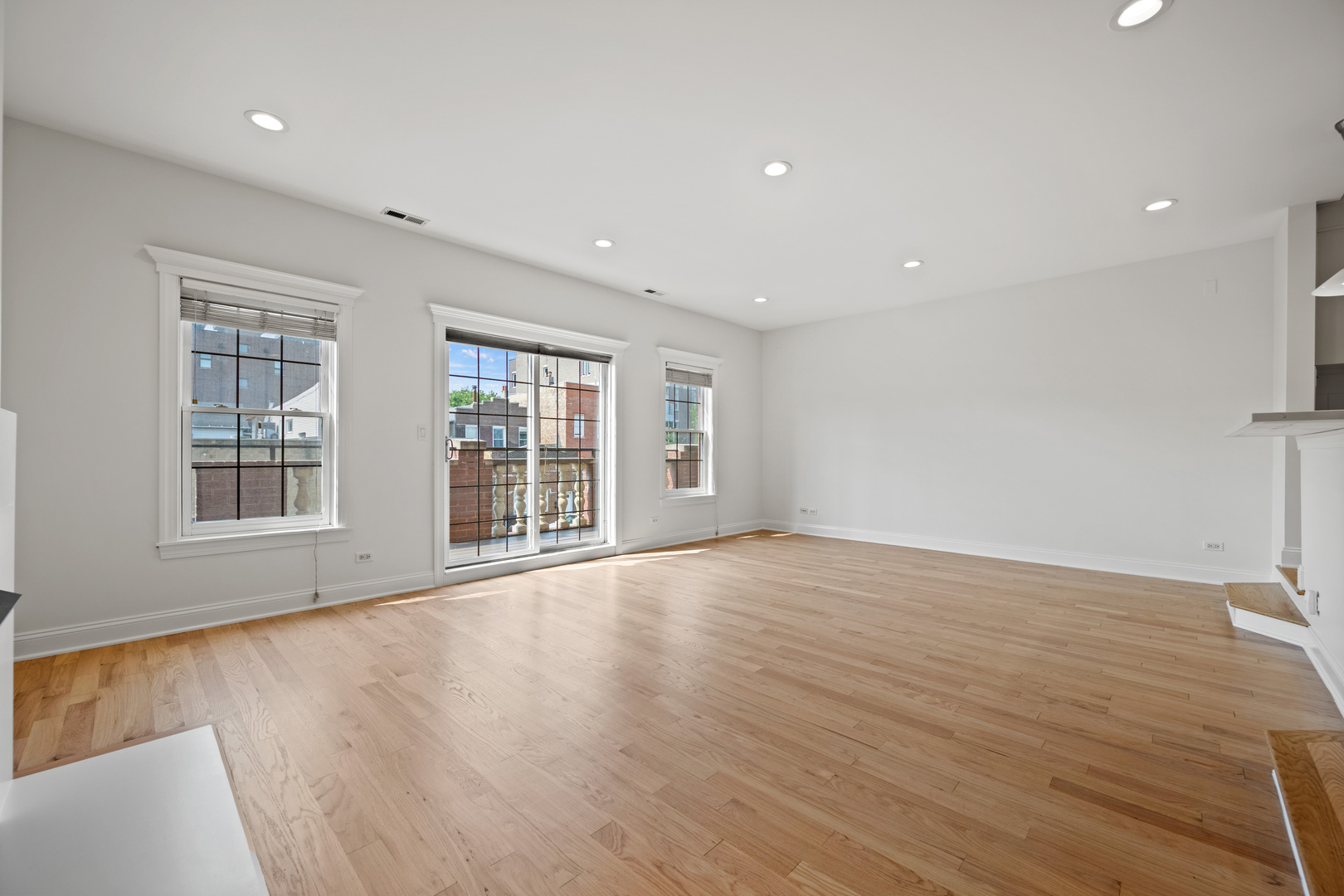 1402 W GRAND Avenue 2